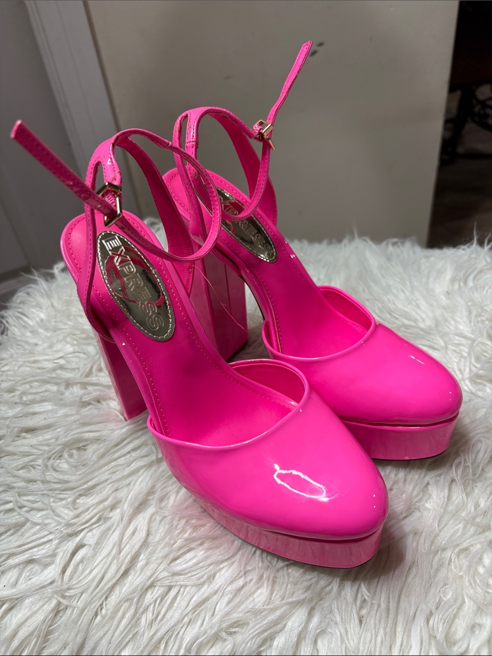 Express Hot Pink Platform heels 
Brand new no box